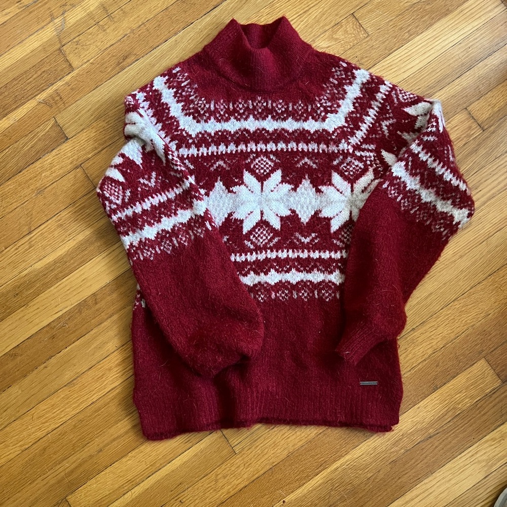 Abercrombie & Fitch Red and White Turtleneck Sweater